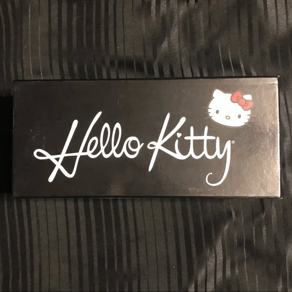 Hello Kitty flats - Picture 3 of 10